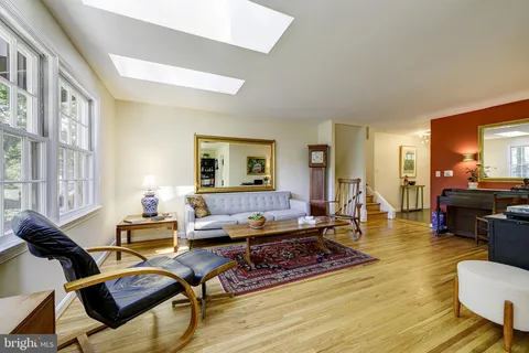 $650,000 | 5 Olivewood Court, Greenbelt, MD 20770