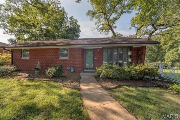 $1,650 | 18 Dorchester Drive, Belleville, IL 62223