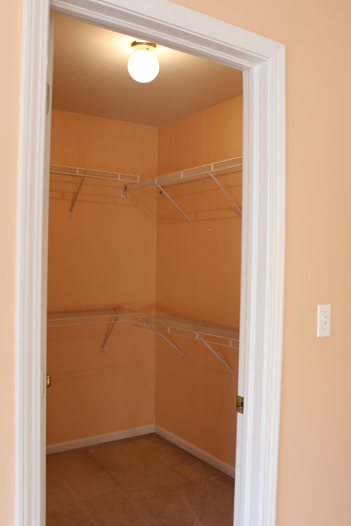 1499 Keystone Court, Unit 423 Elgin, IL 60120 - Photo 16 of 18 a view of a small space