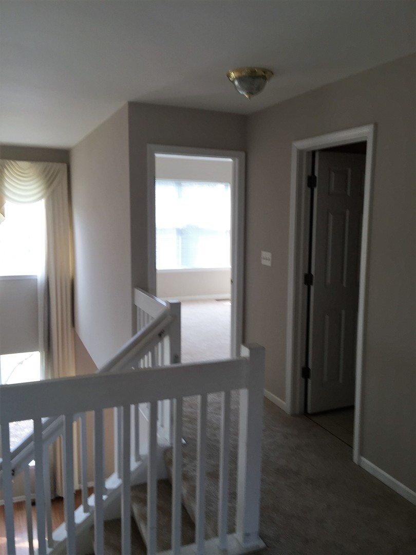 1499 Keystone Court, Unit 423 Elgin, IL 60120 - Photo 10 of 18 a view of stairs