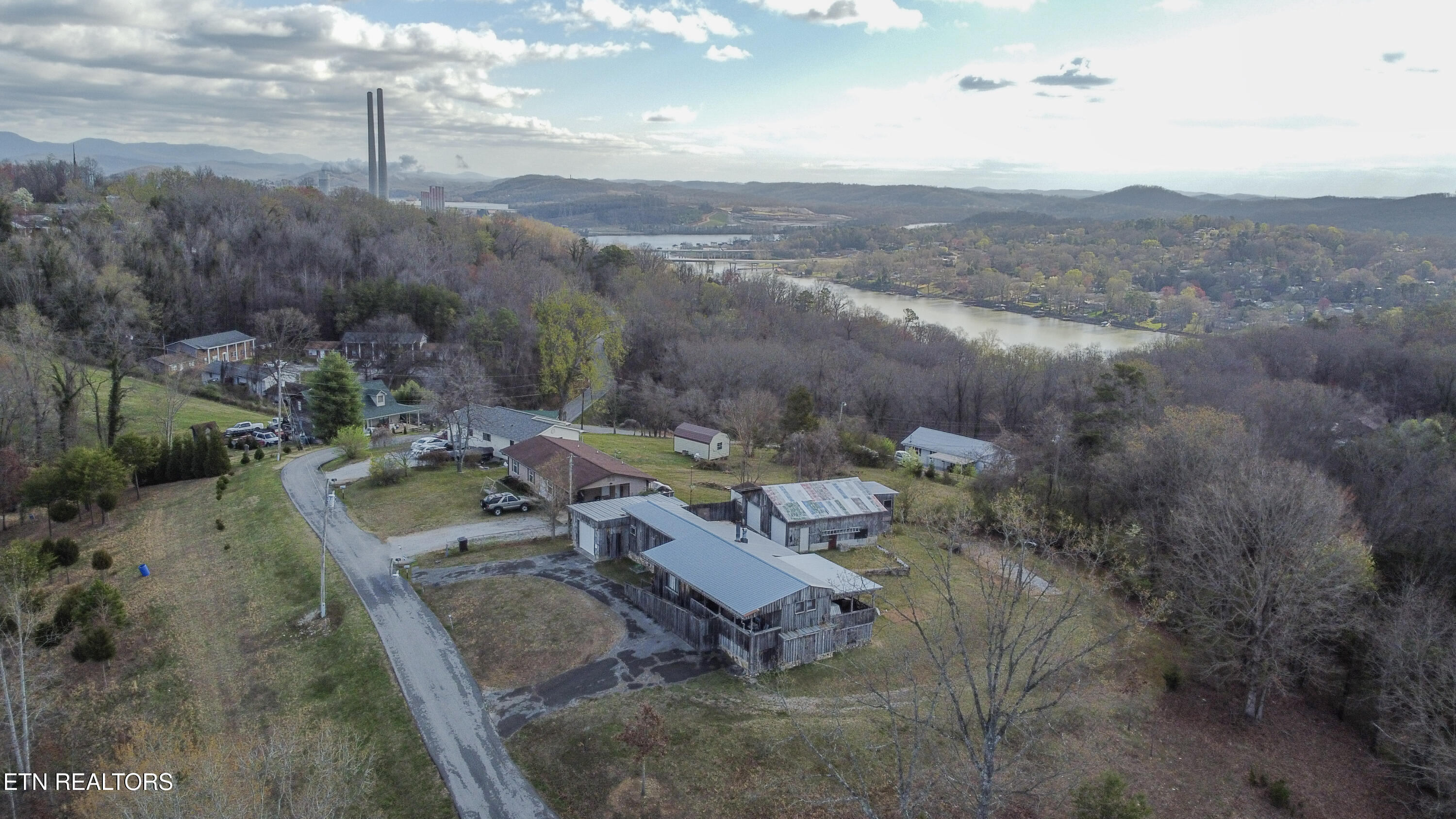 235 Roberts Road Kingston, TN 37763 - Photo 4 of 15 drone 6