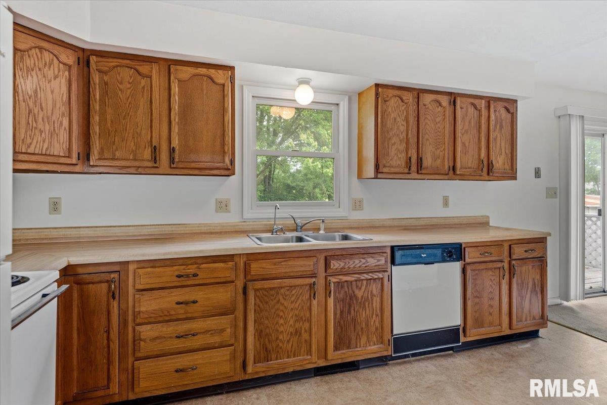 3329 Rawlings Drive Springfield, IL 62704 - Photo 10 of 24