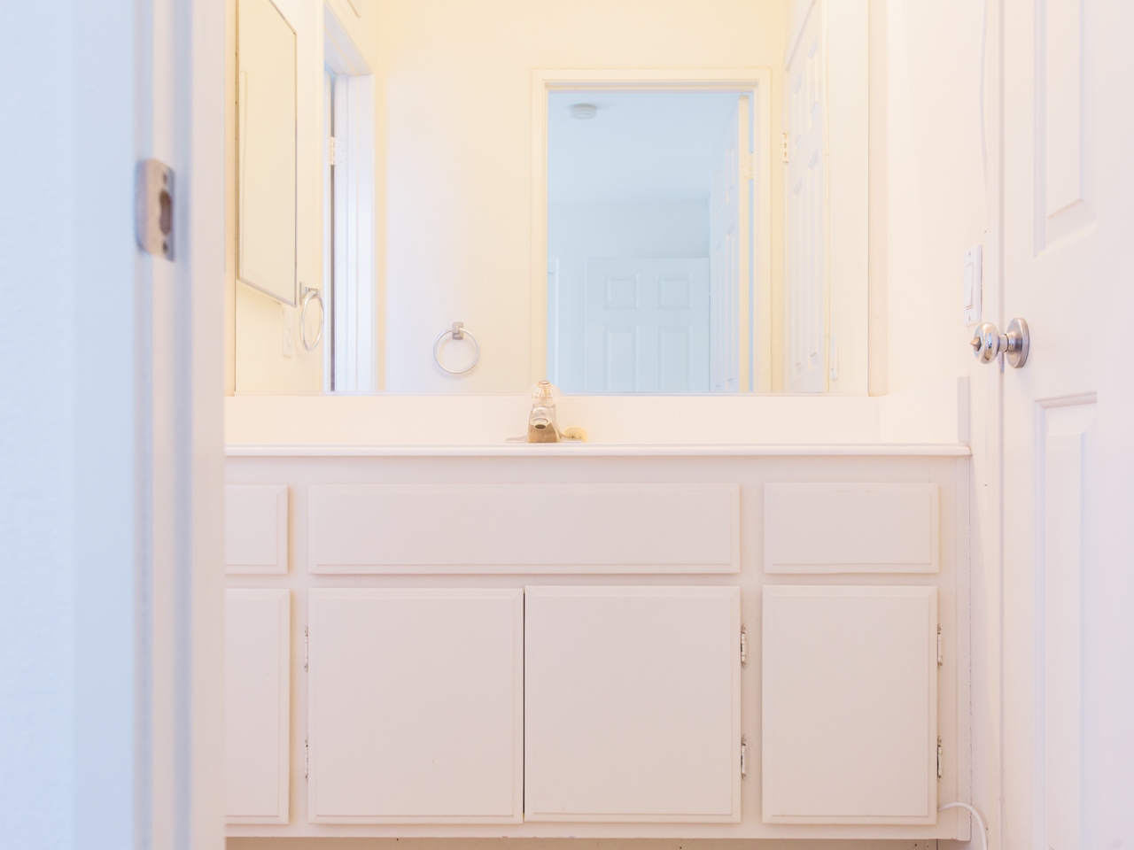 11420 Village Ridge Road San Diego, CA 92131 - Photo 19 of 25 Jack & Jill bathroom.