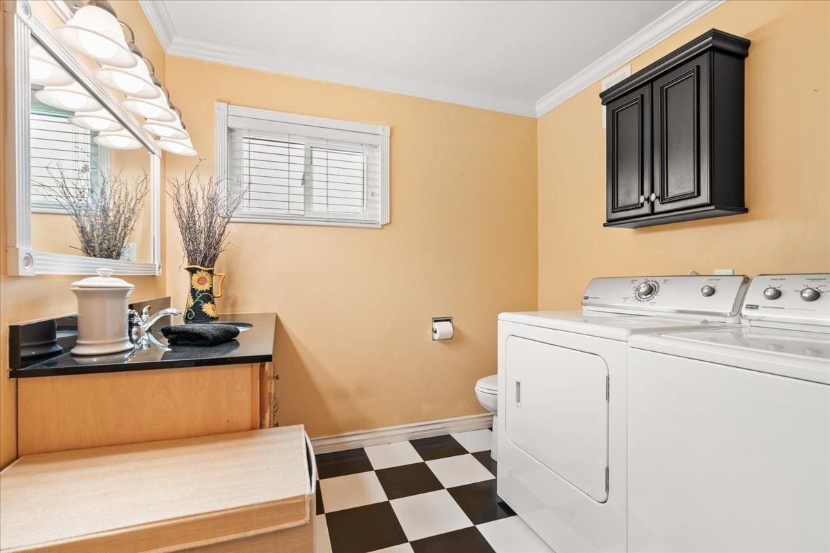 6525 Curtola Ranch Road Auburn, CA 95602 - Photo 33 of 49 Second Laundry room with 1/2 bath