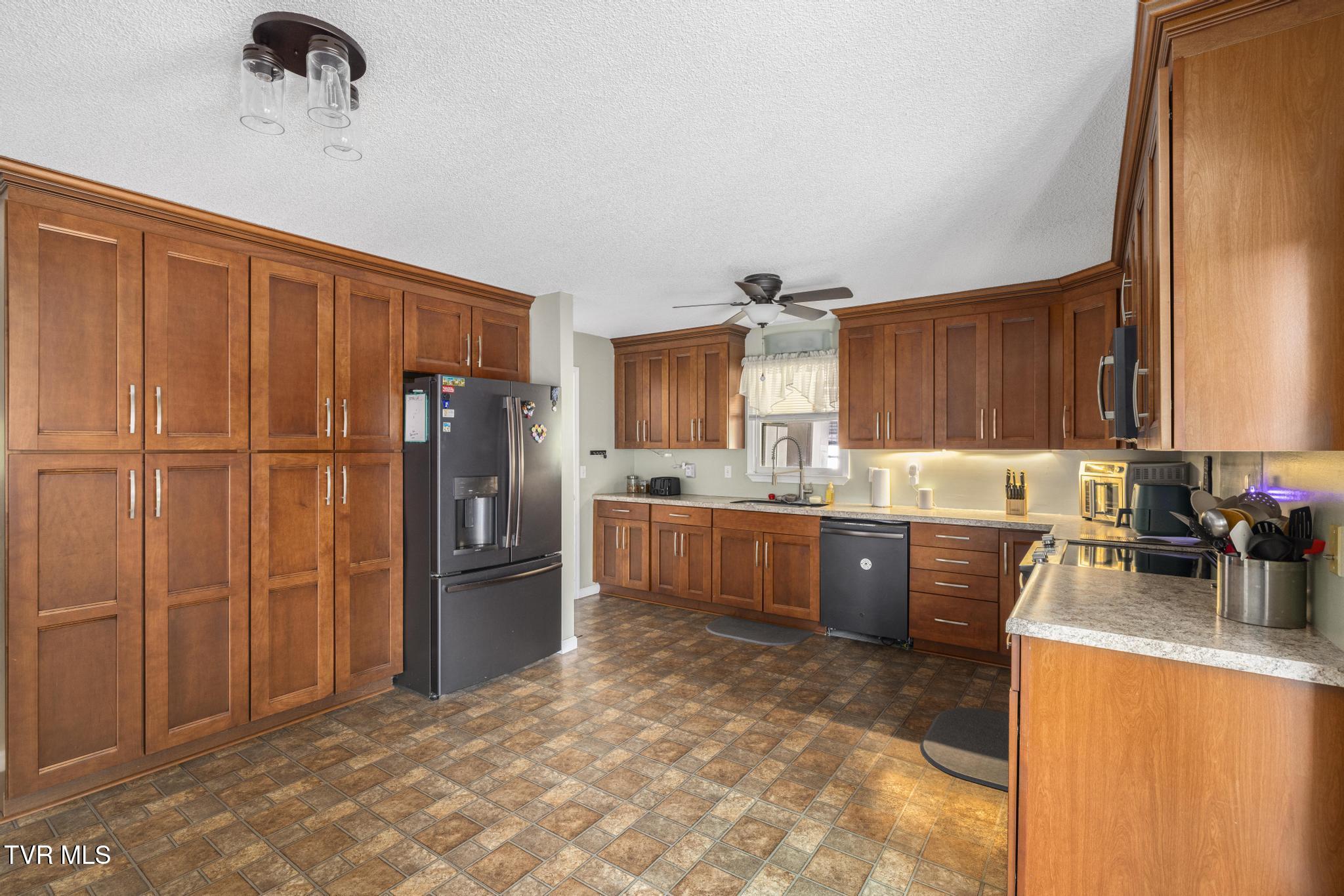 809 Stuffle Street Kingsport, TN 37660 - Photo 20 of 60 IMG_9370