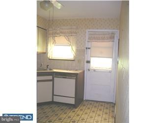 9025 Cloverly Road Philadelphia, PA 19136 - Photo 7 of 12 Kitchen