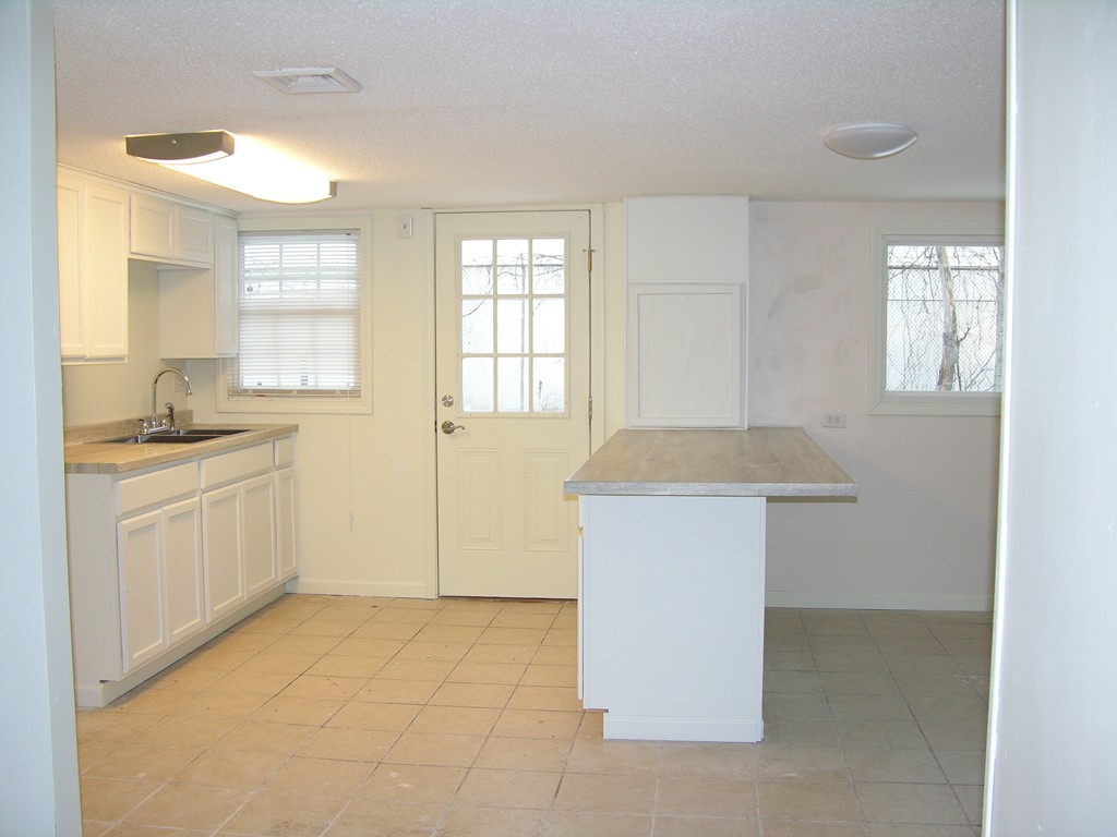 33 Brandon Avenue Springfield, MA 01119 - Photo 3 of 8