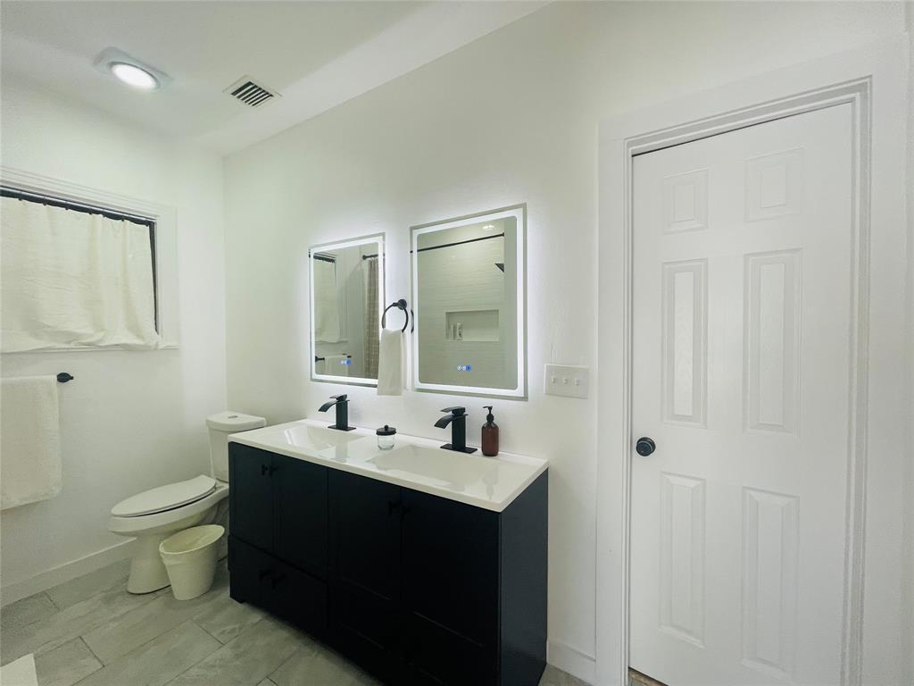 1403 Newfield Lane Austin, TX 78703 - Photo 12 of 34 a bathroom with a sink and a mirror