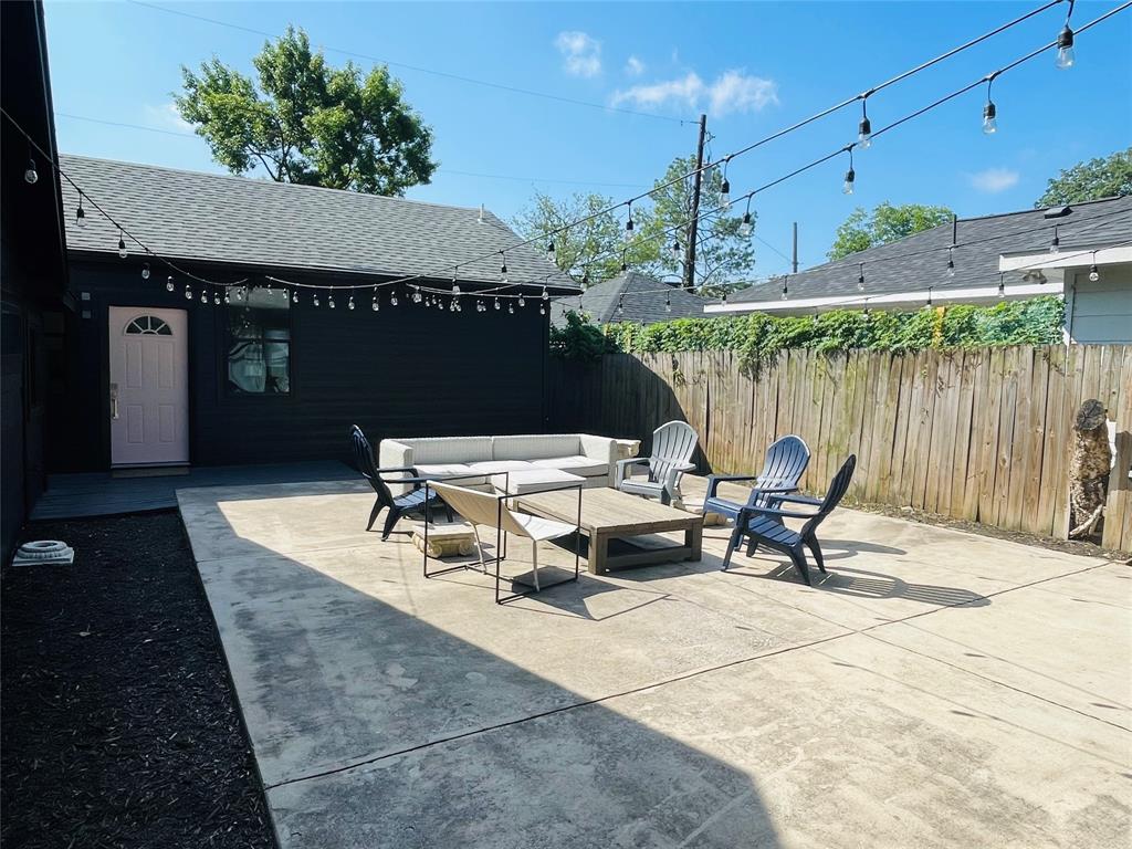 1403 Newfield Lane Austin, TX 78703 - Photo 33 of 34 a roof deck with table and chairs under an umbrella