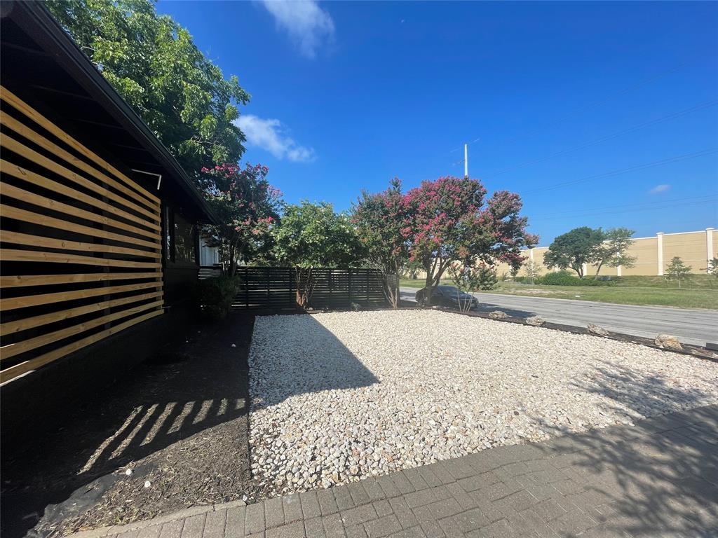 1403 Newfield Lane Austin, TX 78703 - Photo 4 of 34