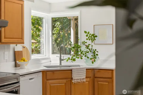 $885,000 | 8980 Bay Street Northeast, Bainbridge Island, WA 98110
