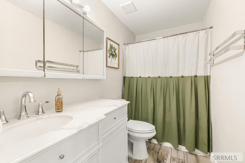 251 Brent Way Shelley, ID 83274 - Photo 15 of 18 Bath