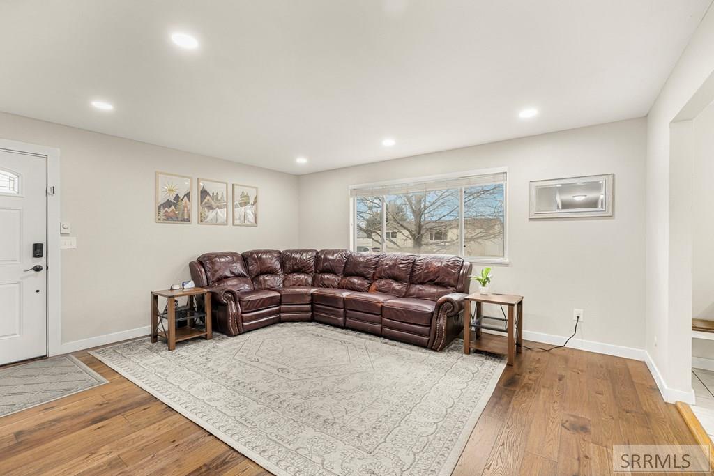 251 Brent Way Shelley, ID 83274 - Photo 3 of 18 Living Room