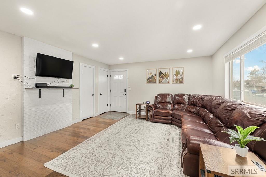 251 Brent Way Shelley, ID 83274 - Photo 5 of 18 Large Living Room