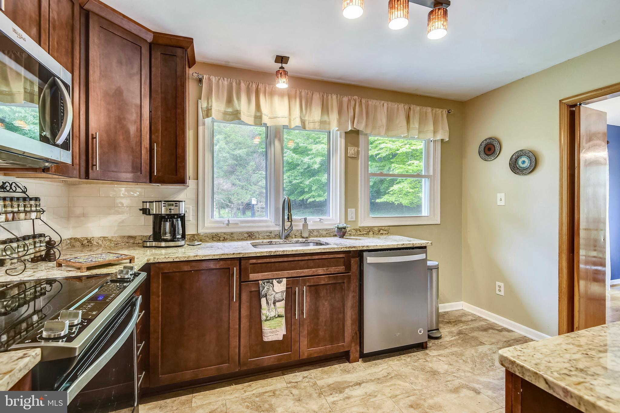 13216 Compton Road Clifton, VA 20124 - Photo 10 of 79 Interior - newly remodeled kitchen