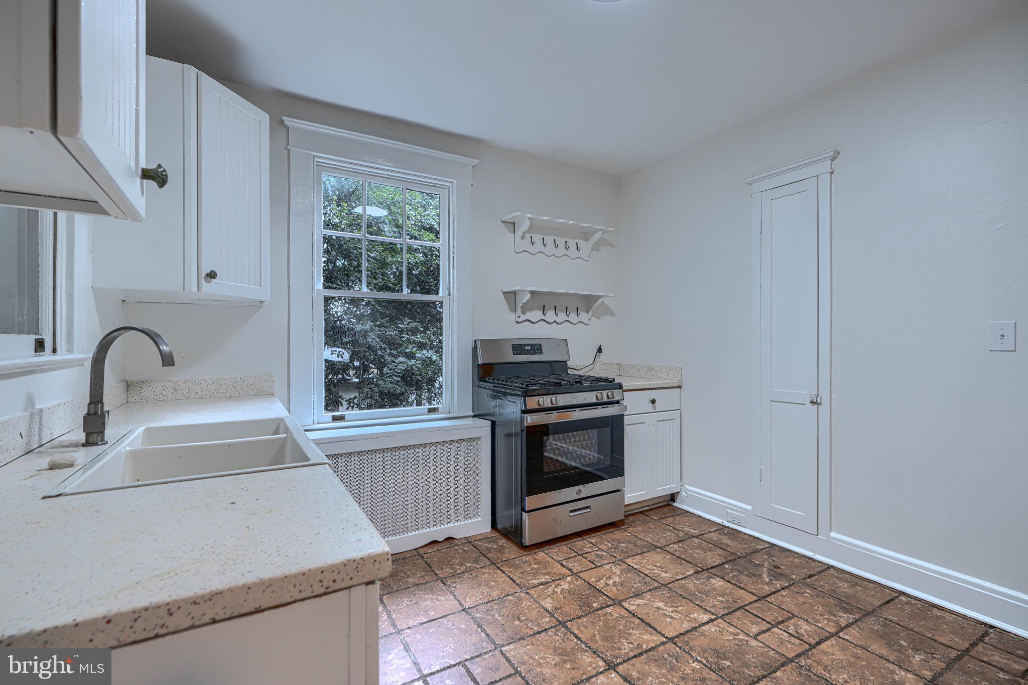 5415 Falls Rd Terrace Baltimore, MD 21210 - Photo 9 of 58 Gallery Image 9