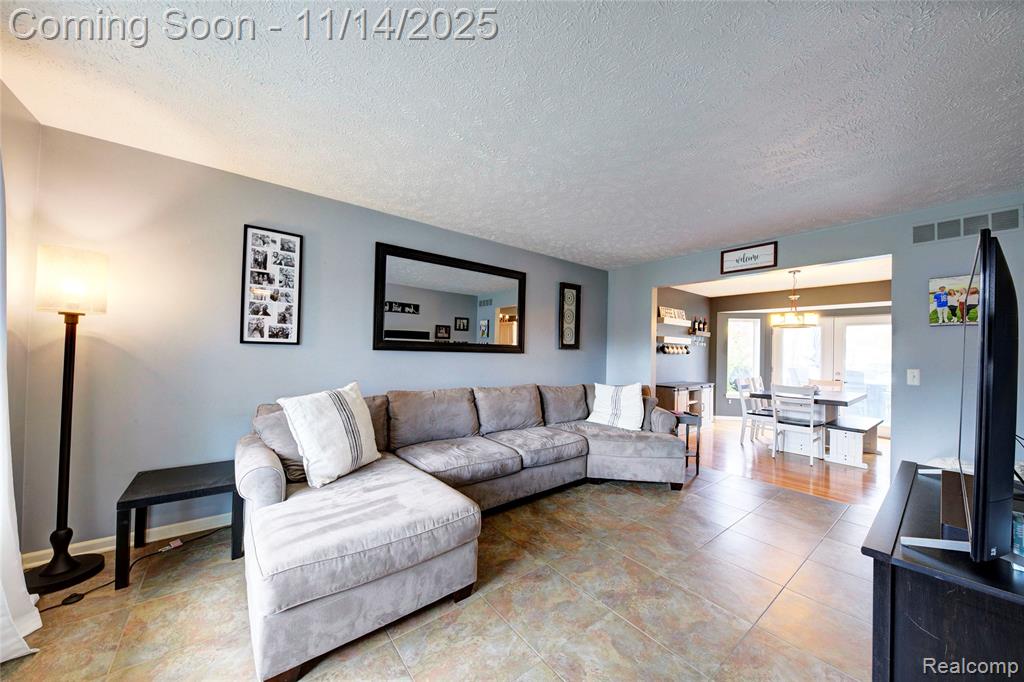 117 Turtle Trace Pinckney, MI 48169 - Photo 4 of 23 Gallery Image 4