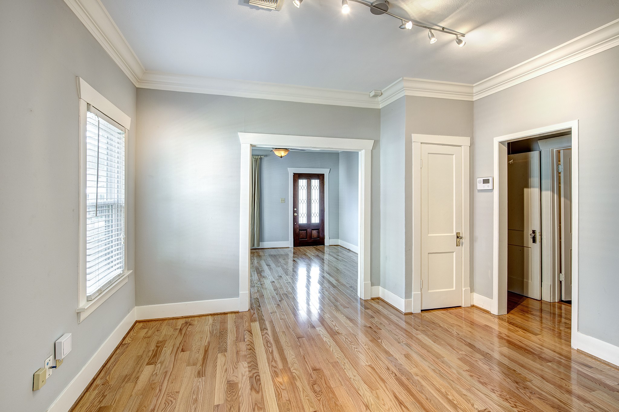 2219 Singleton Street Houston, TX 77008 - Photo 4 of 21 Large dining room is ideal for large gatherings.