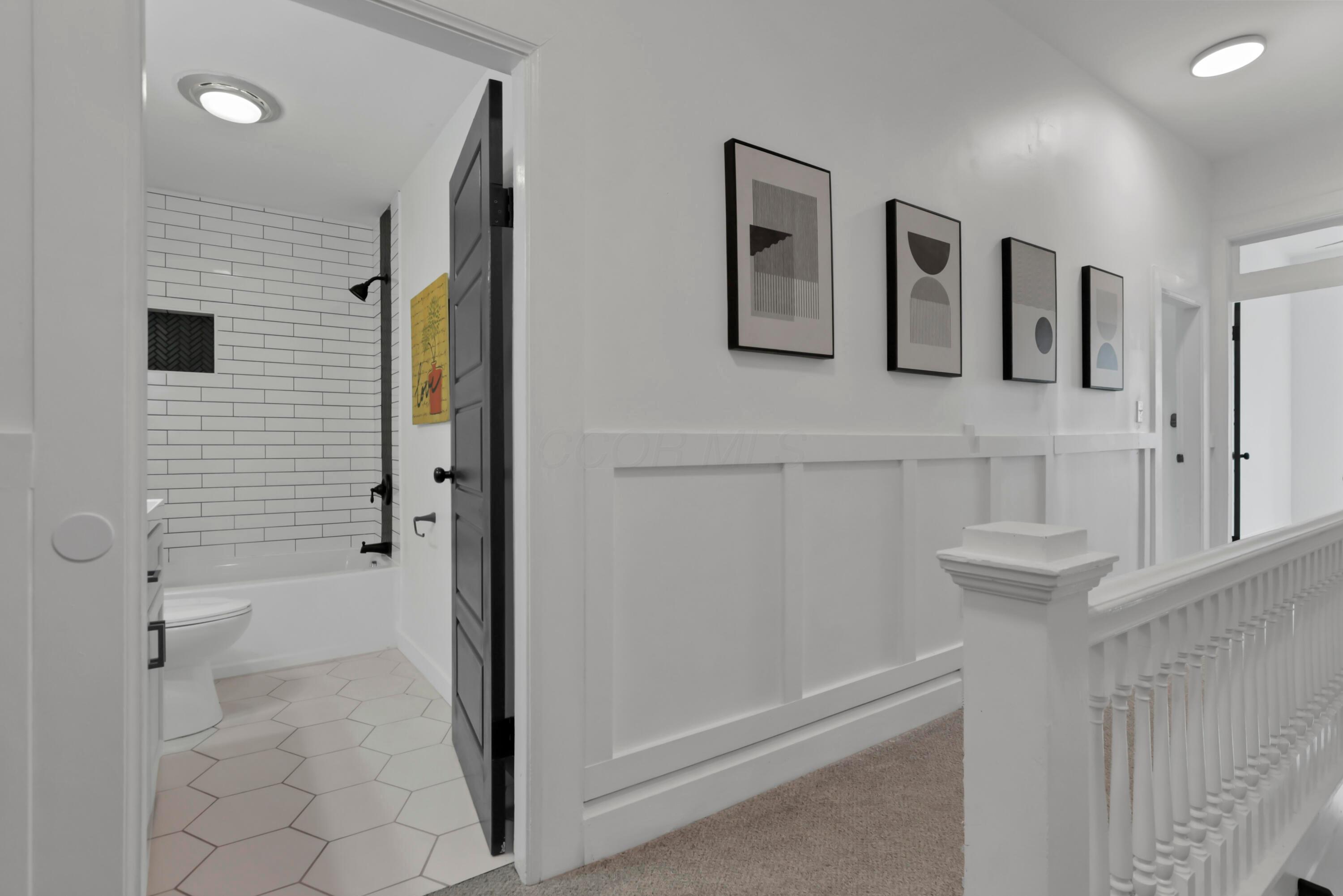 856 Bryden Road Columbus, OH 43205 - Photo 39 of 55 Upstairs Hallway