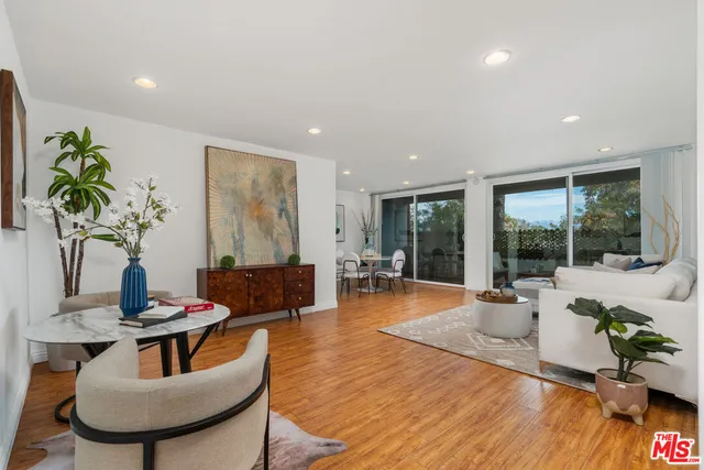 $799,000 | 4915 Tyrone Avenue, Unit 203, Sherman Oaks, CA 91423