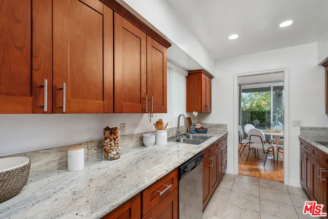 $799,000 | 4915 Tyrone Avenue, Unit 203, Sherman Oaks, CA 91423