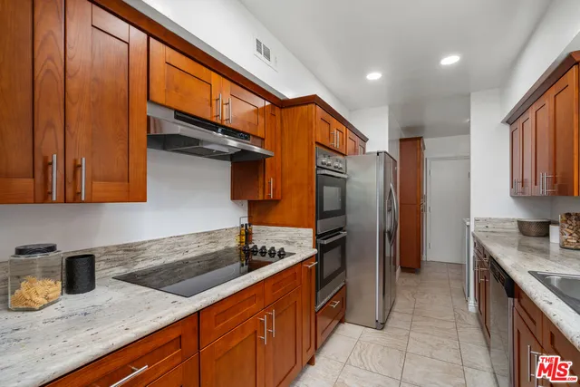 $799,000 | 4915 Tyrone Avenue, Unit 203, Sherman Oaks, CA 91423