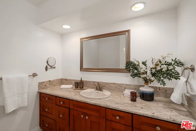 $799,000 | 4915 Tyrone Avenue, Unit 203, Sherman Oaks, CA 91423