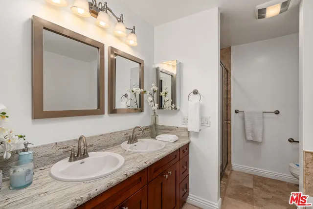 $799,000 | 4915 Tyrone Avenue, Unit 203, Sherman Oaks, CA 91423