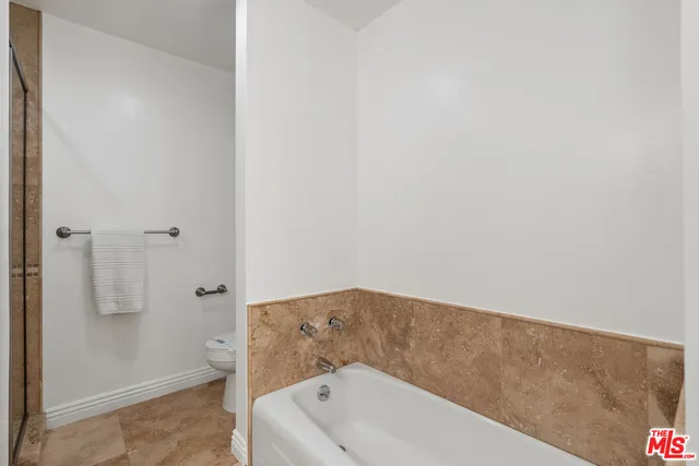 $799,000 | 4915 Tyrone Avenue, Unit 203, Sherman Oaks, CA 91423