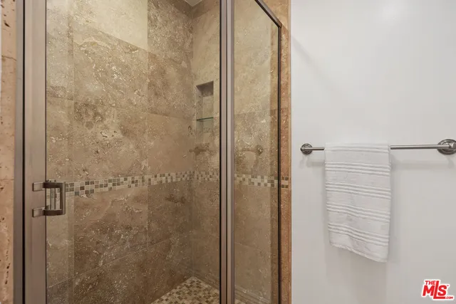 $799,000 | 4915 Tyrone Avenue, Unit 203, Sherman Oaks, CA 91423