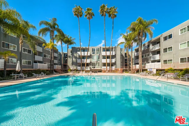 $799,000 | 4915 Tyrone Avenue, Unit 203, Sherman Oaks, CA 91423