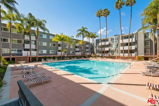 $799,000 | 4915 Tyrone Avenue, Unit 203, Sherman Oaks, CA 91423