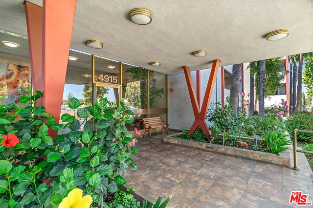 $799,000 | 4915 Tyrone Avenue, Unit 203, Sherman Oaks, CA 91423