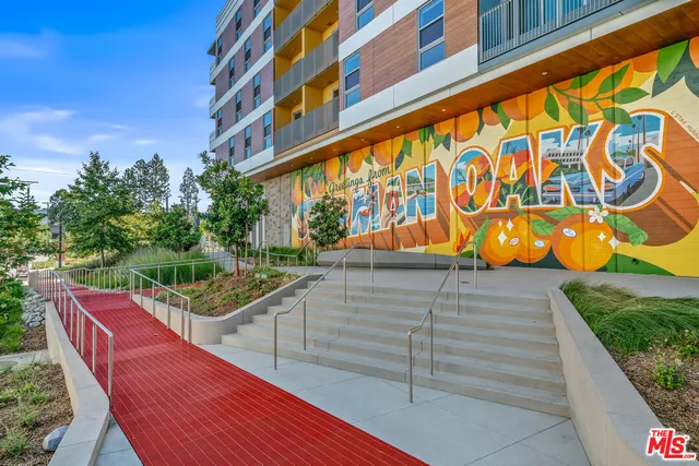 $799,000 | 4915 Tyrone Avenue, Unit 203, Sherman Oaks, CA 91423