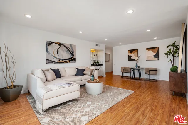 $799,000 | 4915 Tyrone Avenue, Unit 203, Sherman Oaks, CA 91423