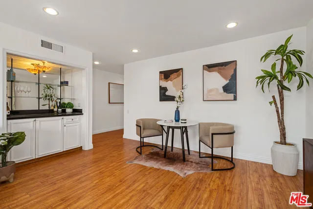 $799,000 | 4915 Tyrone Avenue, Unit 203, Sherman Oaks, CA 91423