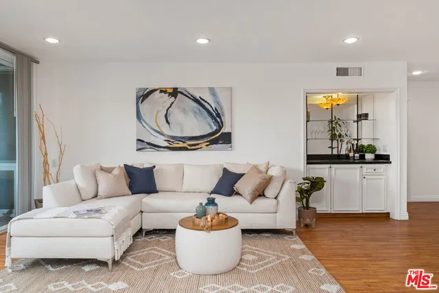 $799,000 | 4915 Tyrone Avenue, Unit 203, Sherman Oaks, CA 91423