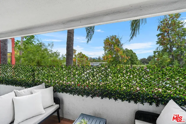 $799,000 | 4915 Tyrone Avenue, Unit 203, Sherman Oaks, CA 91423