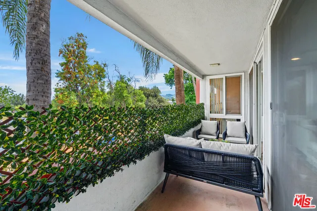 $799,000 | 4915 Tyrone Avenue, Unit 203, Sherman Oaks, CA 91423