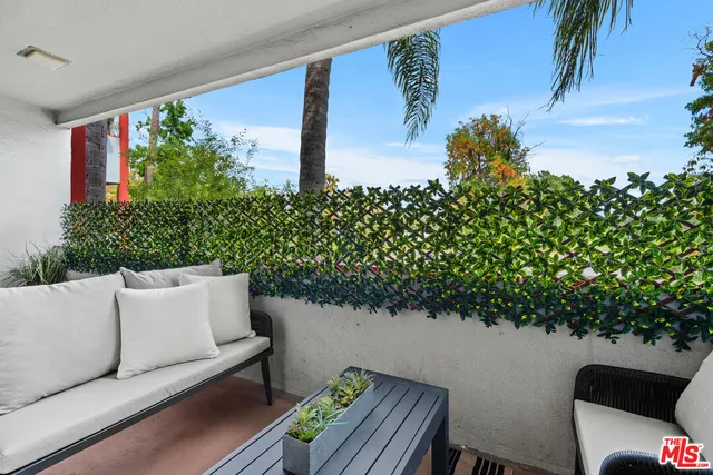 $799,000 | 4915 Tyrone Avenue, Unit 203, Sherman Oaks, CA 91423