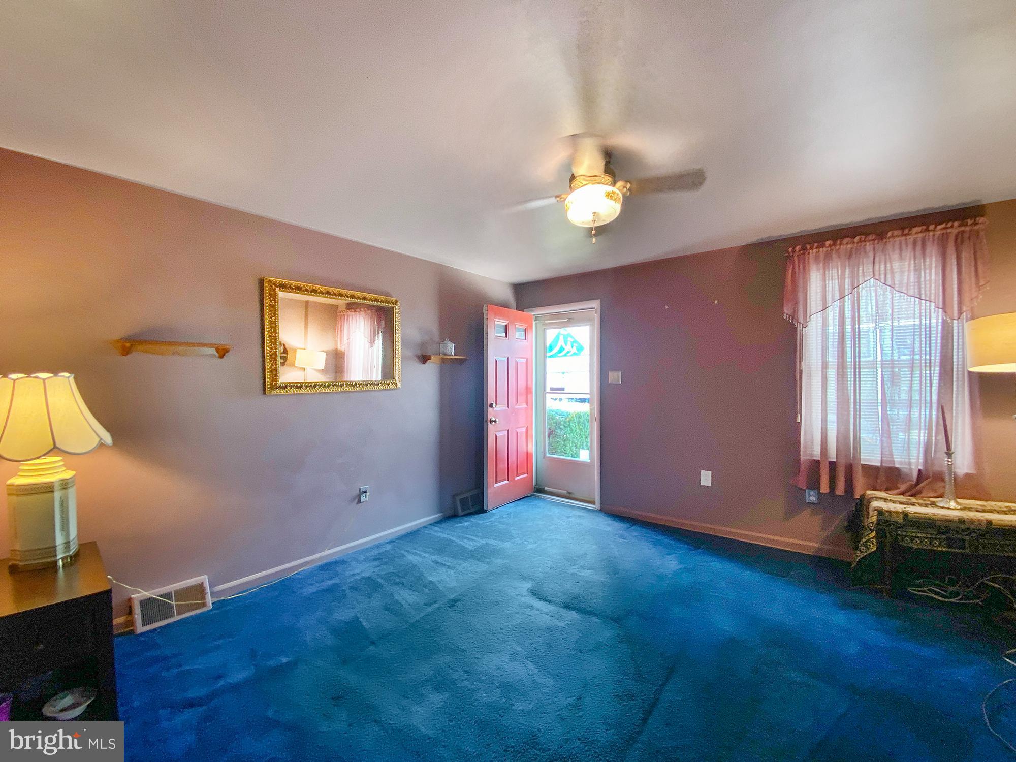 323 East Basin Street Norristown, PA 19401 - Photo 3 of 24 Living room