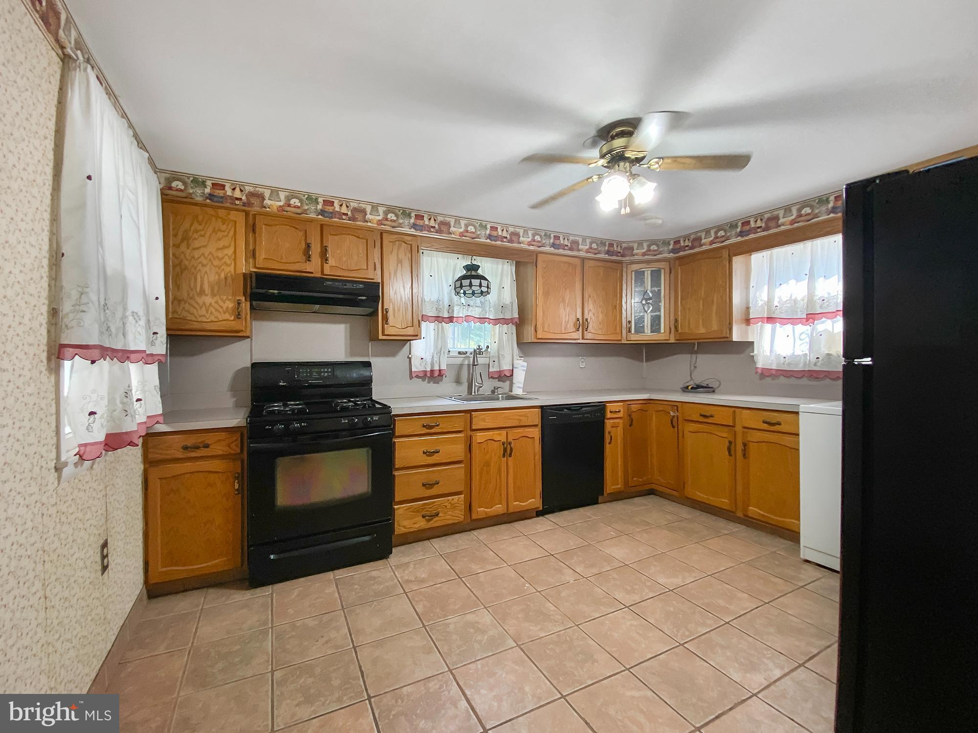 323 East Basin Street Norristown, PA 19401 - Photo 7 of 24 Kitchen