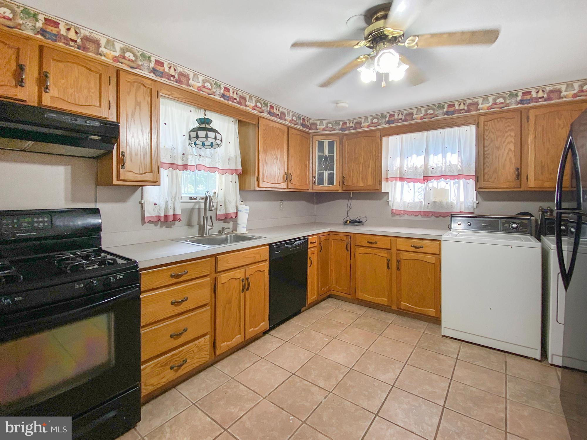 323 East Basin Street Norristown, PA 19401 - Photo 8 of 24 Kitchen