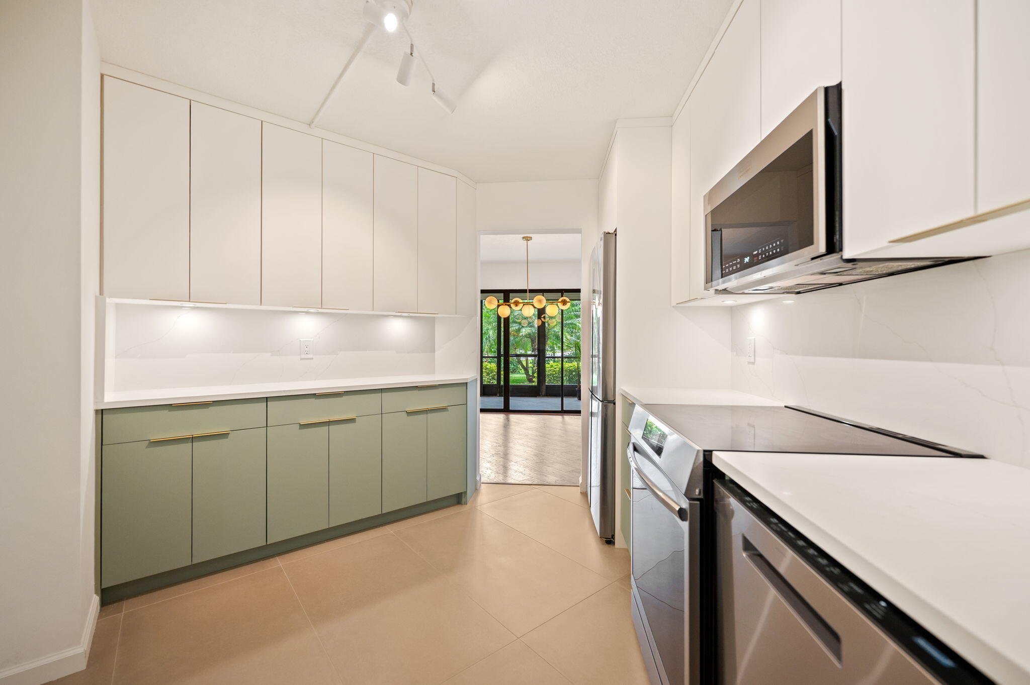 5701 Camino Del Sol, Unit 104 Boca Raton, FL 33433 - Photo 4 of 34 kitchen