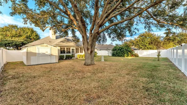 a view of a house with backyard and garden