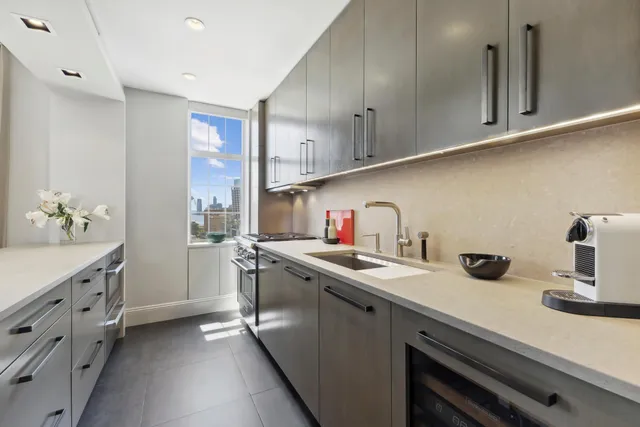 $3,495,000 | 465 West 23rd Street, Unit 19D | Chelsea