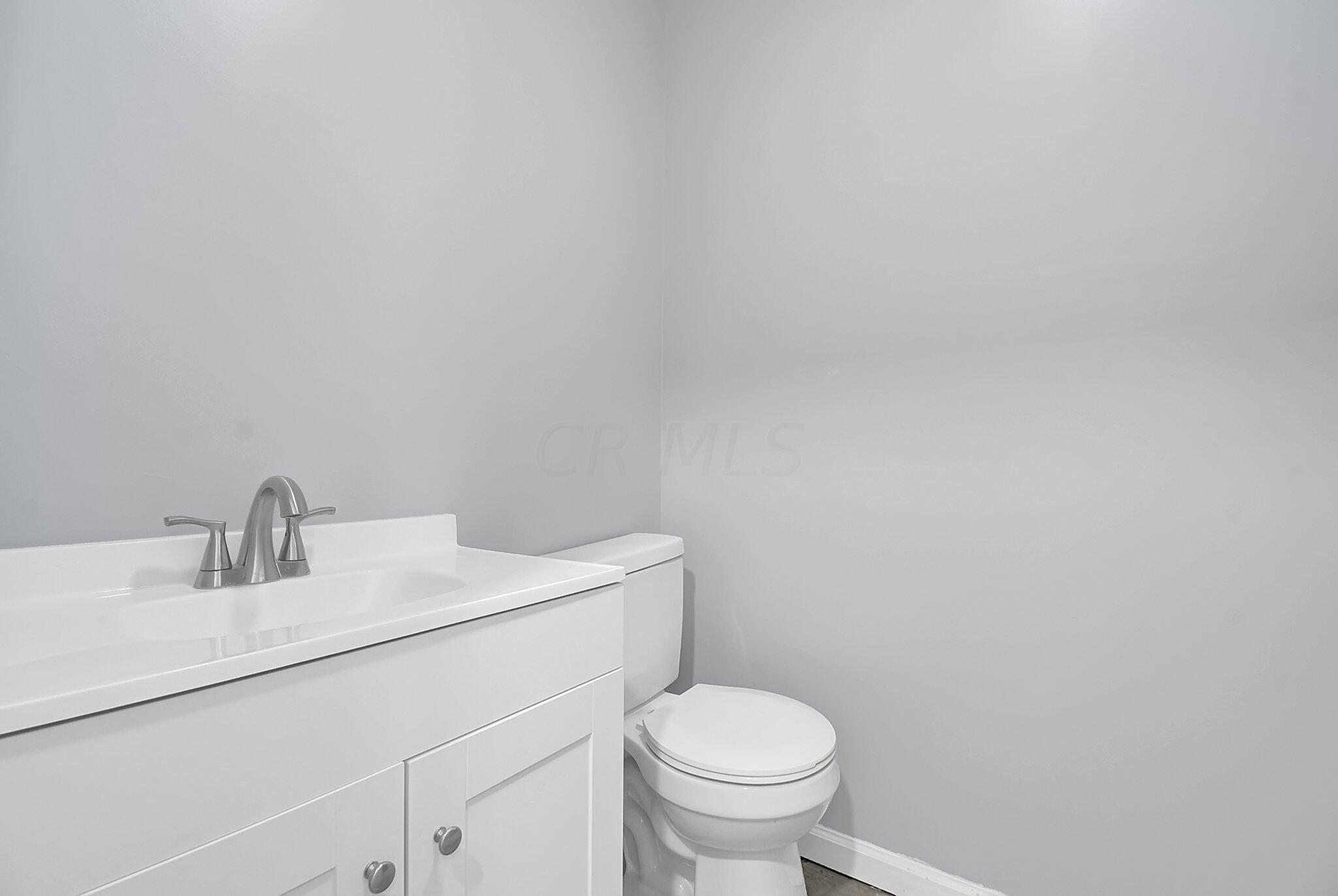 906 Lockbourne Road Columbus, OH 43206 - Photo 22 of 34 Upstairs full bath