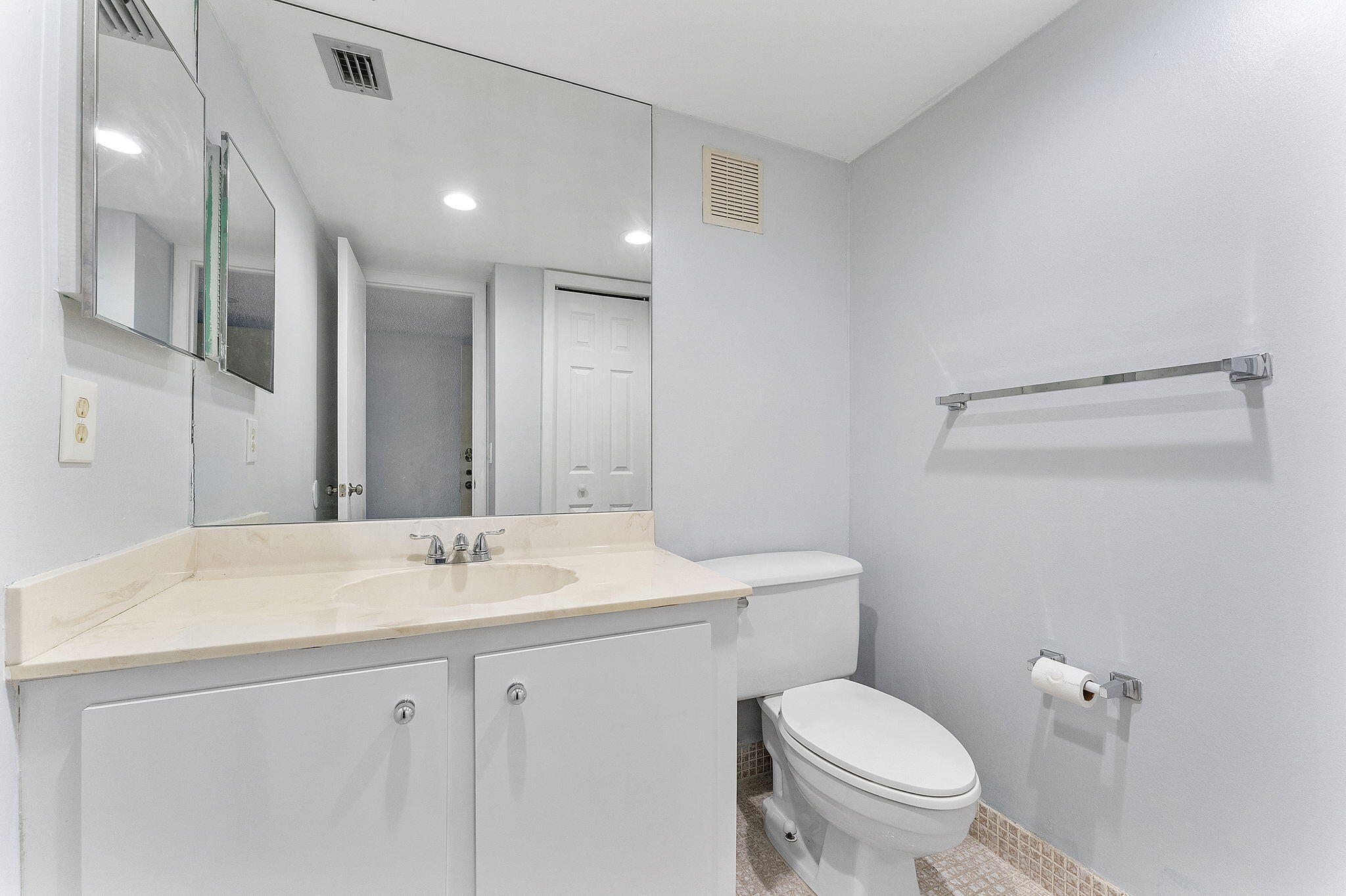 16475 Golf Club Road, Unit 207 Weston, FL 33326 - Photo 14 of 32 Half Bathroom