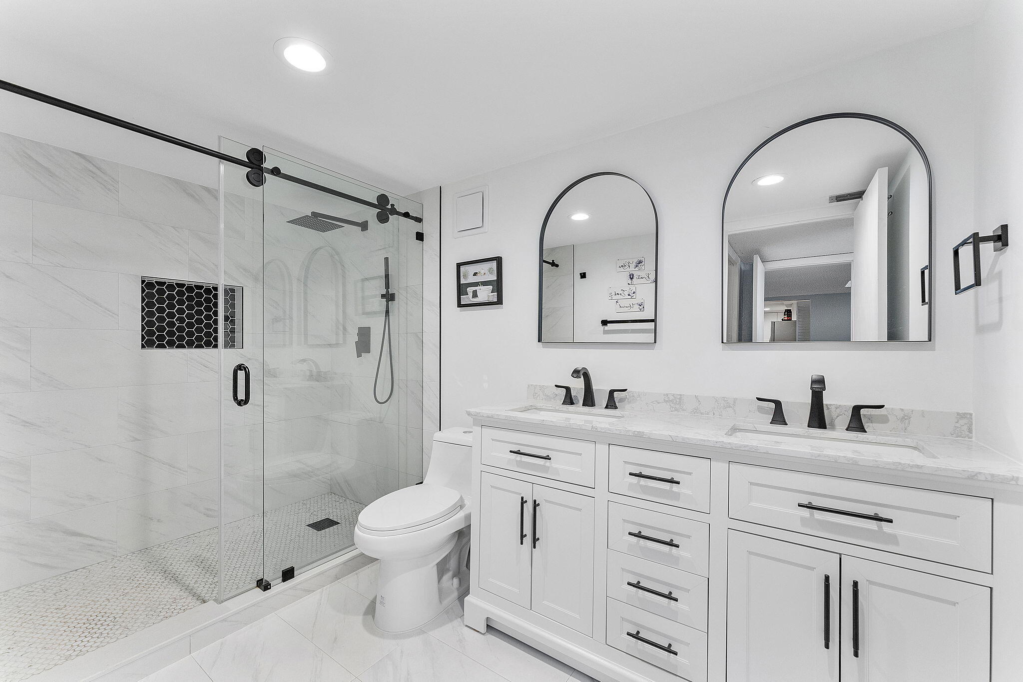 16475 Golf Club Road, Unit 207 Weston, FL 33326 - Photo 2 of 32 Primary Bathroom
