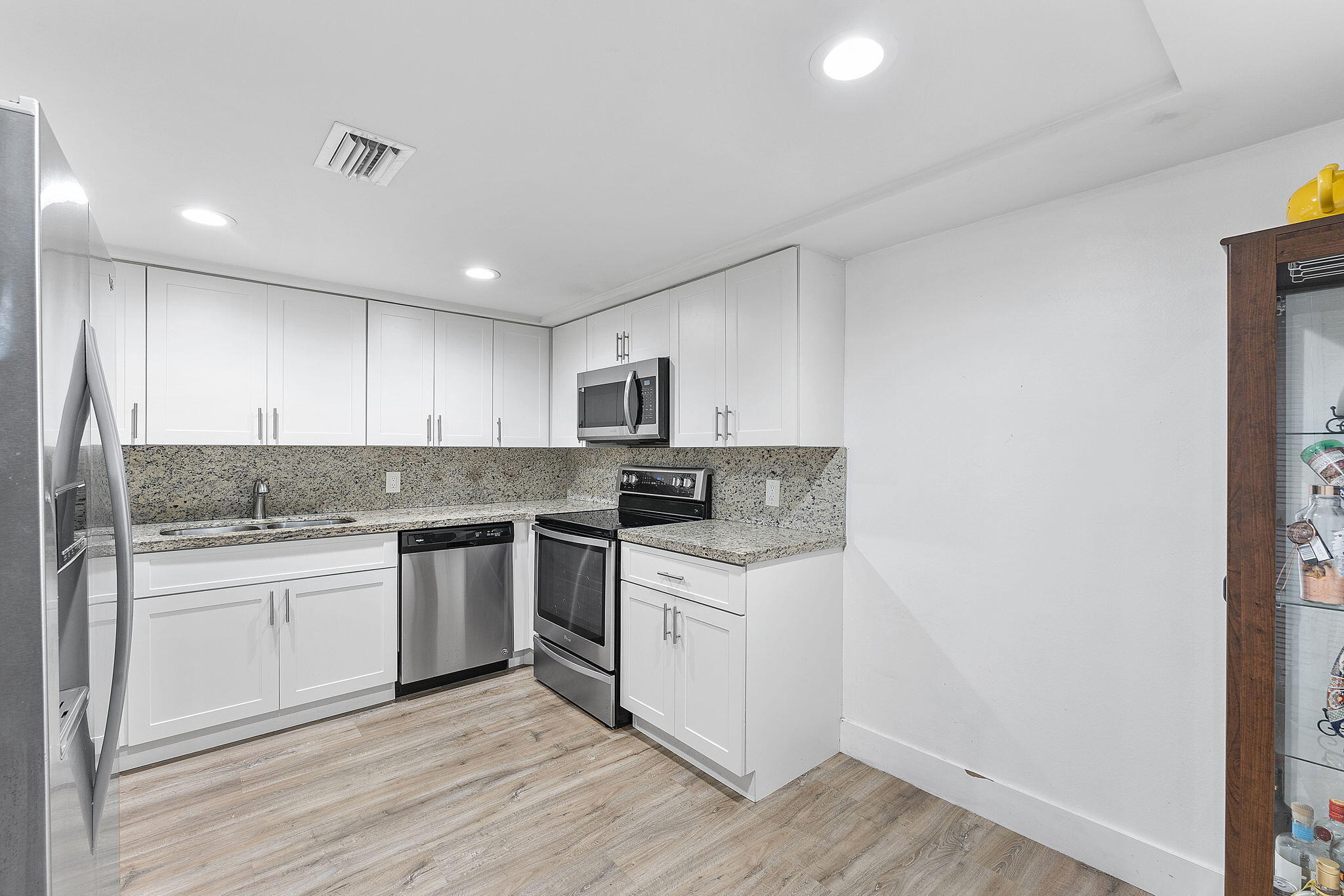 16475 Golf Club Road, Unit 207 Weston, FL 33326 - Photo 21 of 32 Kitchen